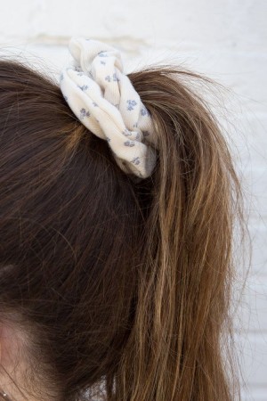 Scrunchie Brandy Melville Floral Bílé Blankyt | CZ ZRCQT-8549