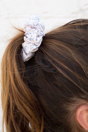 Scrunchie Brandy Melville Floral Bílé Blankyt | CZ BRQEY-0165