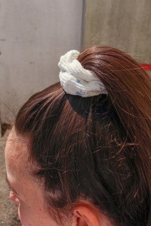 Scrunchie Brandy Melville Floral Bílé Světle Blankyt | CZ FWUCP-7296