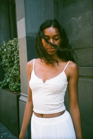 Tílko Brandy Melville Lorene Floral Bílé | CZ HSLXK-8316