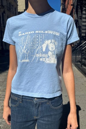 Tričko Brandy Melville Chloe Radio Silence Světle Blankyt | CZ UCSAR-7863