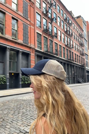 Čepice Brandy Melville Katherine Mesh Tmavě Blankyt Béžový | CZ MRUBW-3578